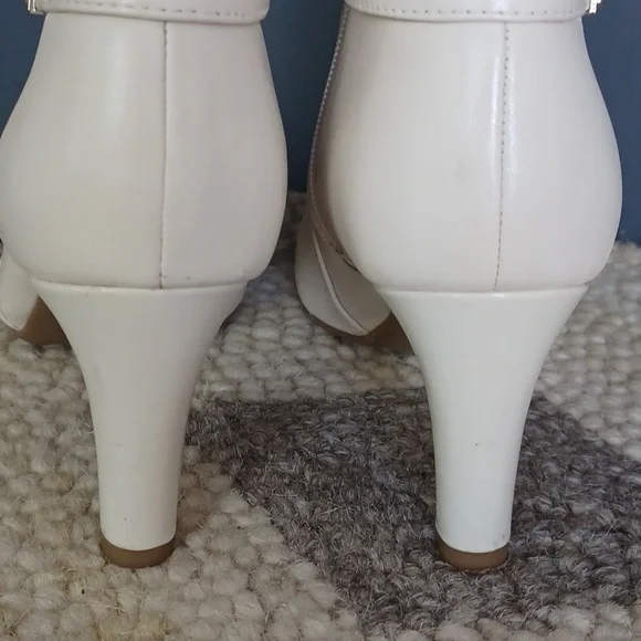 Bandolino Leather Booties - Picture 13 of 16